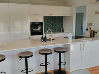 Choosing a kitchen benchtop: stone, timber, or acrylic